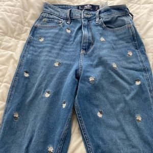 Cute Hollister floral high rise mom jeans.. barely worn